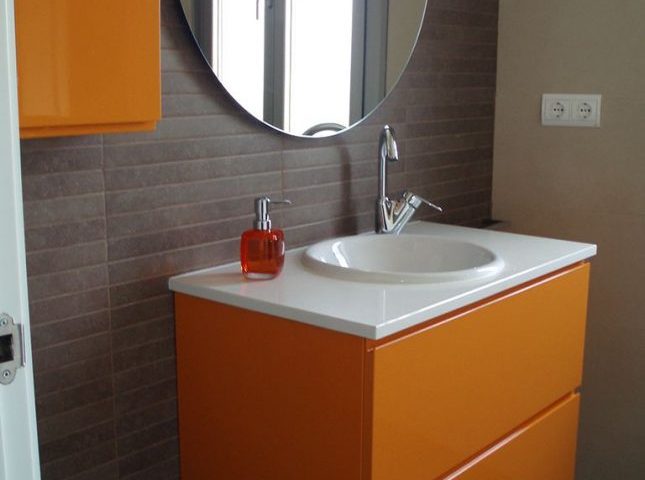 mueble de bano lacado en brillo