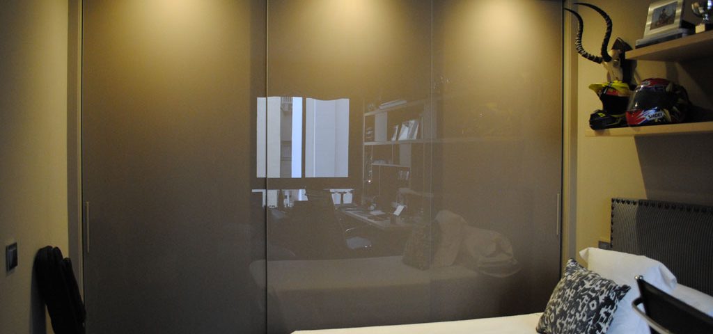 Armario corredera de tres hojas