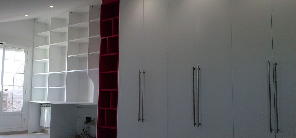 Librería estantería y armario blanco y rojo