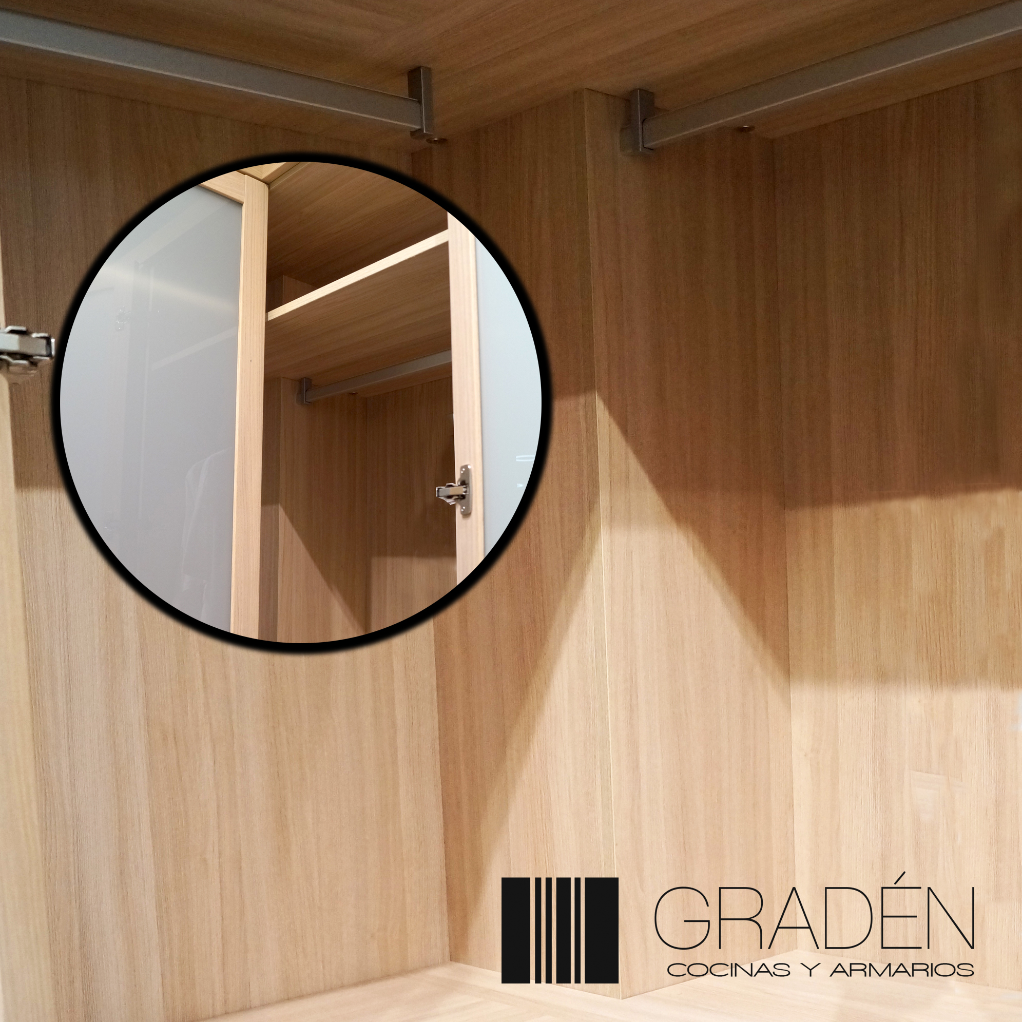 Detalle de puerta y esquina interior de armario Gradén